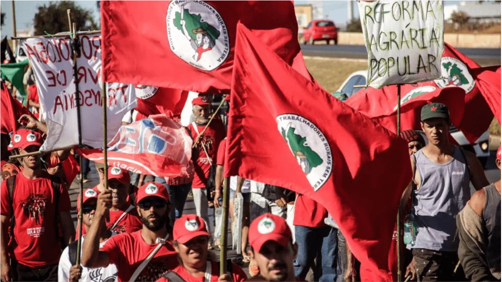MST: 40 ANOS DE LUTA EM DEFESA DE UMA REFORMA AGRÁRIA POPULAR!. 