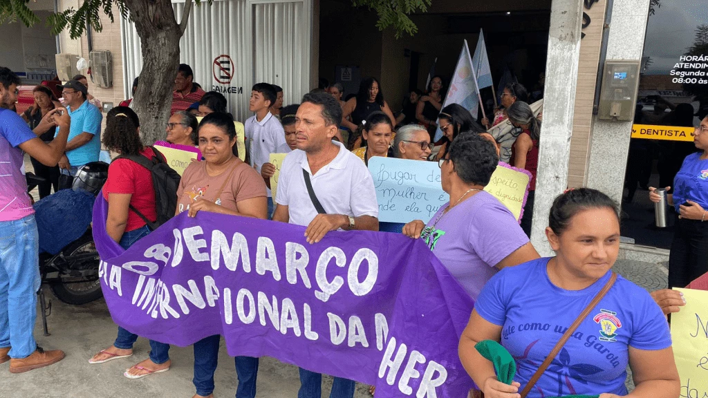 MULHERES VÃO ÀS RUAS DE QUIXADÁ NESTE 8 DE MARÇO, DIA INTERNACIONAL DA MULHER.