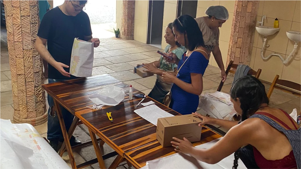 SACOLAS DE PAPEL: UMA PRÁTICA QUE BUSCA REPENSAR O USO DE MATERIAIS DAS EMBALAGENS.